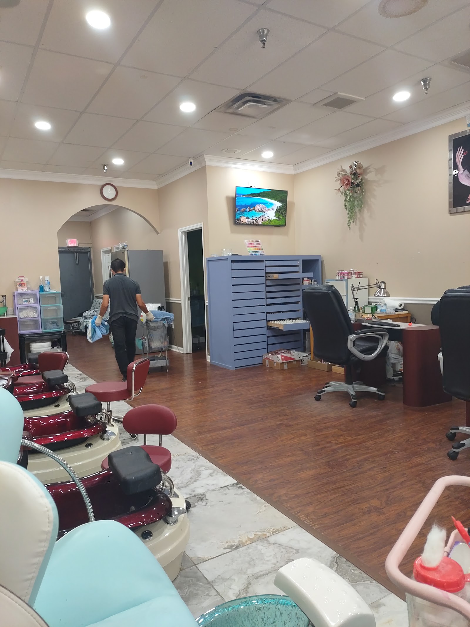Pro Nails & Spa nail photo 3
